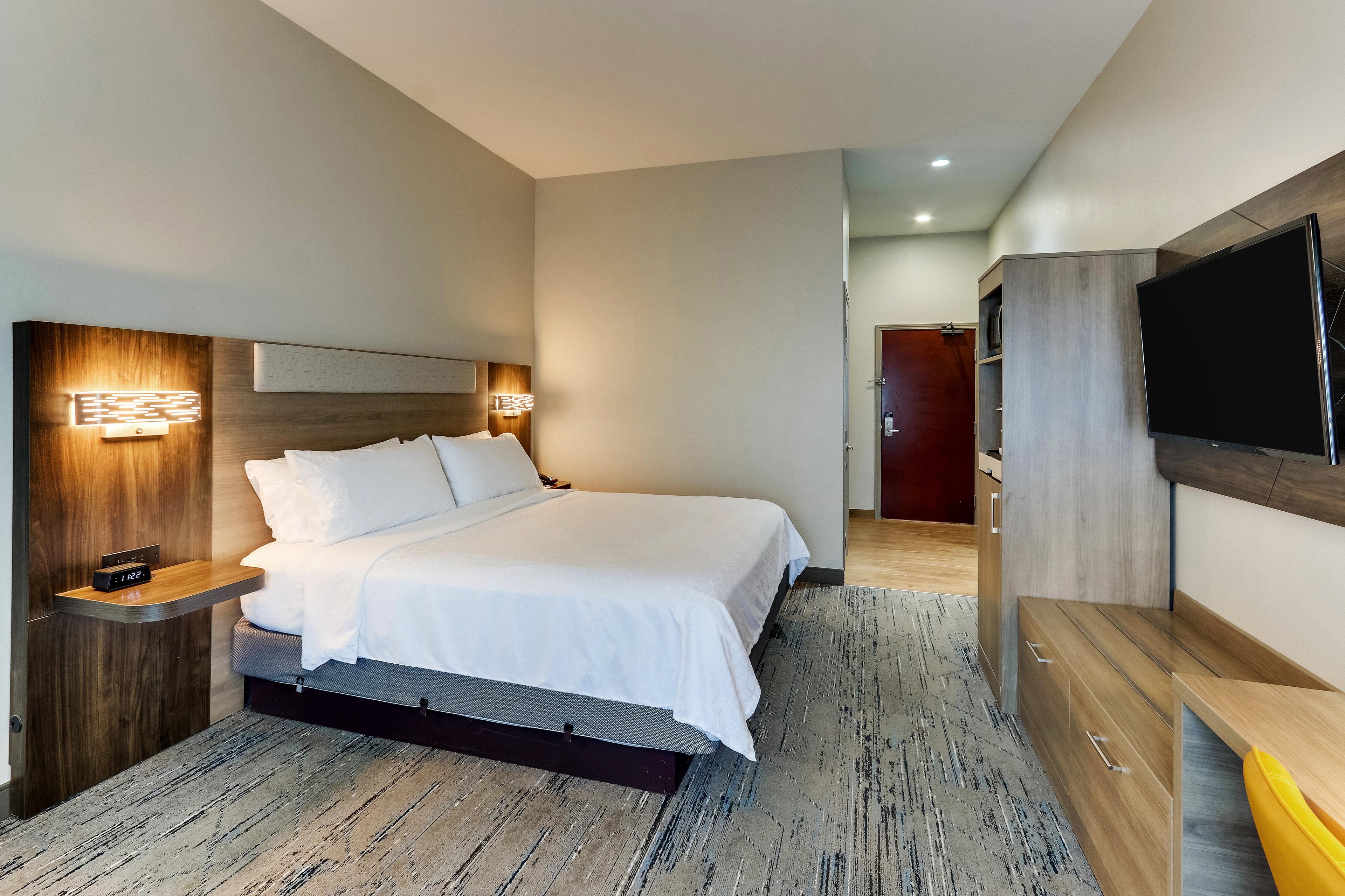 Express & - By Ihg